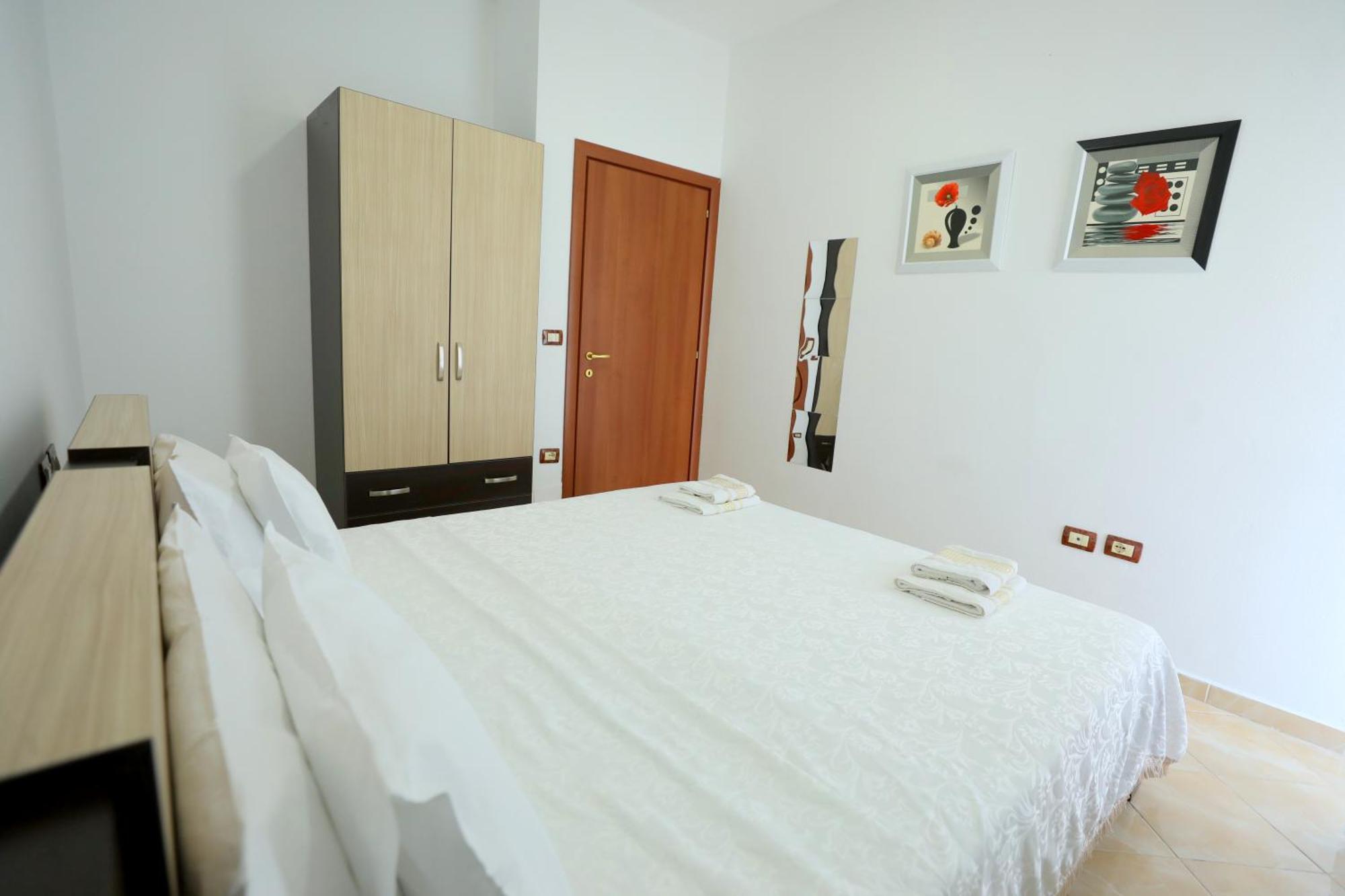 Blue Bay Apartments Sarande Exterior photo