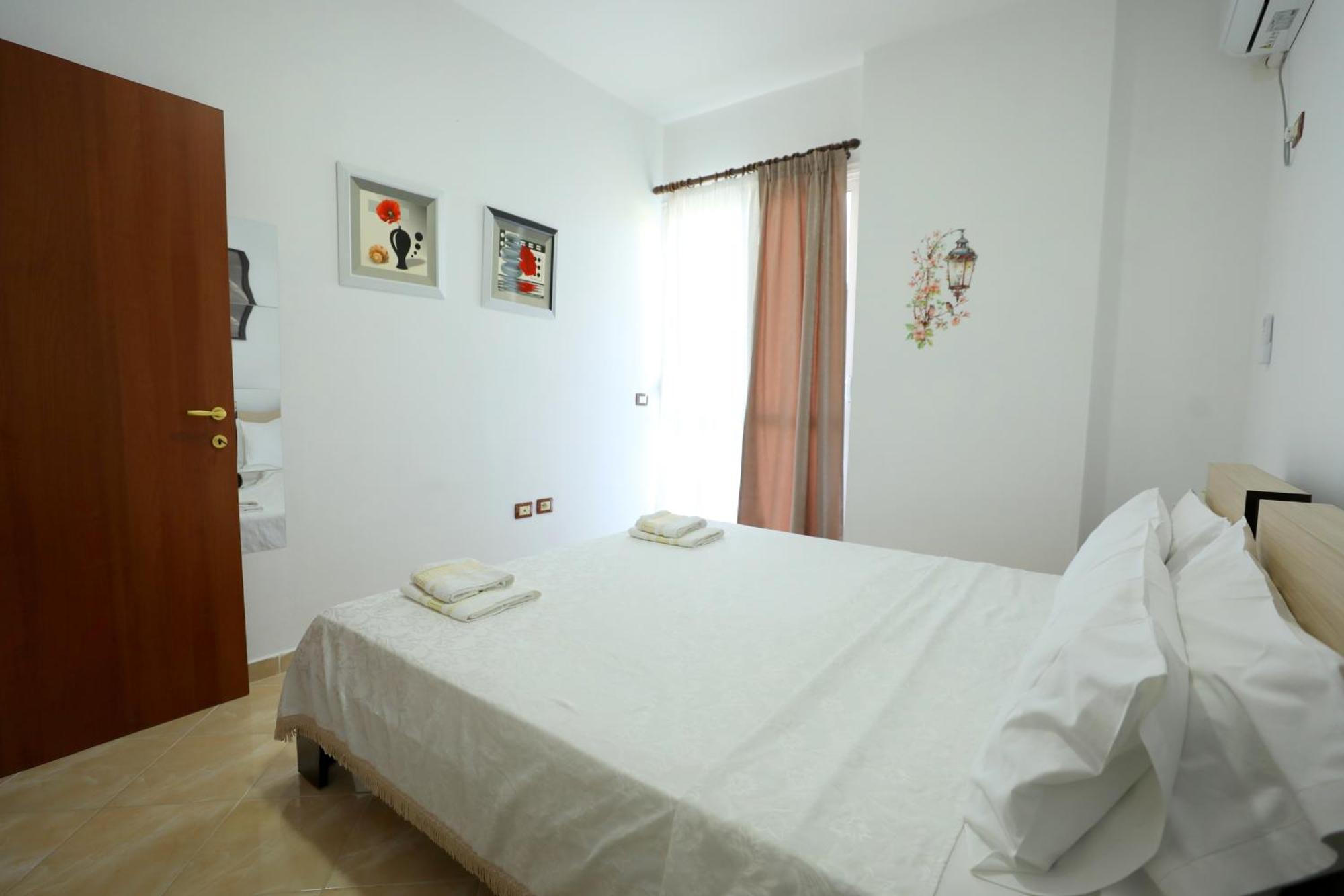 Blue Bay Apartments Sarande Exterior photo
